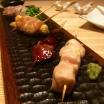 Sumibi Yakitori Tsugumi - おすすめの鶏わさびと肝は朝引きなのでレアで焼き上げます