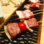 炭火・焼鳥 鶫 - 和牛鞍下肉（ザブトン）や肉厚の糸島豚も人気です