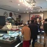 モンサンクレール - 店内は混雑