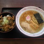 境川パーキングエリア （上り線） - ラーメン・ミニもつ丼セット