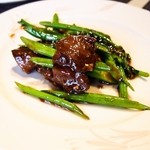 施家菜 - A5ランク但馬牛（上田牧場）のイチボとチャイニーズブロッコリーの炒め物