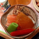 日本料理 百屋 - 金時人参・スナップエンドウ・スモークサーモン・弥生印の玉子・鰯の甘露煮・たこのうま煮・オレンジ煮