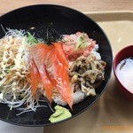 Eat it! - サーモンネギトロ丼950円