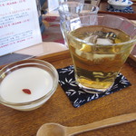 中国茶房 茶趣茶楽 - デザート　ウーロン茶ゼリーと中国茶