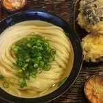 うどん 丸香 - 冷やかけ（小） + 野菜天盛