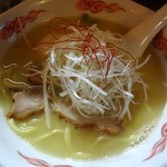 麺酒処 ぶらり - 鶏白湯らーめん玉子入りです