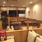 珍味樓 - 広々とした店内です。