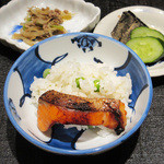 竹ざき - 8】食事:豆の土鍋ご飯・鮭の幽庵焼き丼仕立て。味噌汁 香物(2016.3)