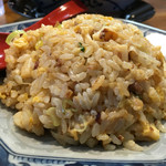 来楽軒 - ランチタイムにお得な炒飯
      270円