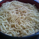 稲毛ラーメン帝国本部 - 中太麺で黄色くない