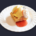 珈琲屋らんぷ - 料理写真:ストロベリーワッフル