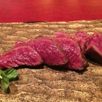 にくの匠 三芳 - 神戸牛もも　炭火焼たたき