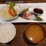 Amitatsuyaguchitei - 刺身定食（850円）
