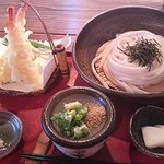 手打ちうどん 四万十 - 天ざるの大盛全景