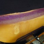 プティ・カッセ - チーズの断面を暖めています。