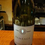 プティ・カッセ - 今日のワインです。私はワイン通ではないのでマスターに食べたい料理を伝えて何種類かチョイスしてもらってその中からこれにしました。