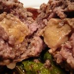 プティ・カッセ - 中から大きなフォアグラの登場です。もう、なんとも言えない幸福感が漂ってきます。激旨ですよ。