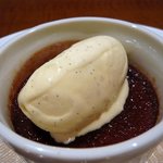 プティ・カッセ - いい感じでしょ。もう、お腹いっぱいだったんですが堪能して食べました。ワインの風味たっぷりのカスタードが格別でした。やっぱりデザートは必要ですね。