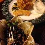 Sushi Chaya Wabisuke - 最初の提供のお品（ひじきの煮物＆天ぷら）