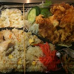 弁太 - でか盛りチャーハン&唐揚げ弁当！