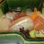 Nakanoshima Honokawa - 厚切りに切られたお刺身。魚の味わいをよく感じられます。