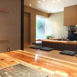 坂ノ下　田茂戸 - テーブル席からカウンターを・・