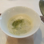 シック プッテートル - 春キャベツと帆立のポタージュ ネギ添え