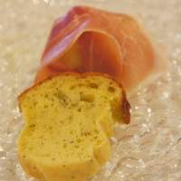 ソラメントゥーノ - 口取りは白身魚のケークサレと生ハムメロン
