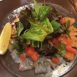 Barco - 本日の鮮魚のカルパッチョ
            サーモン・鯛・タコでした。
            自家製ドレッシングにどれも合う♪