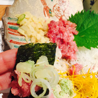 築地青空三代目 大名古屋ビルヂング店 - 中落ち。海苔と沢庵、葱、山葵で頂きます♫