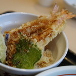 天すけ - 丼ツユは真っ黒だけどちょっと物足らないかな。