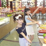 リコリコ - 少し低めのキッズカウンターには、キッズメニューも充実！