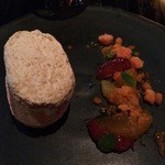 ラ・ボンヌターブル - 干し柿と豆腐のアイスクリームを挟んだダックワーズ