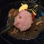 ラ・ボンヌターブル - 金華豚のローストｗ/たもぎ茸とモリーユ茸のソース
