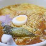 らーめんどんぐり - ワンタン麺のチャーシューは控えめで小さいぞ!!