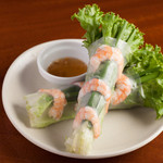 Vietnamese-style fresh spring rolls “Goi Kun” (1 piece)