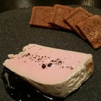 カンティネッタバズ - 白レバームースとパン・デピス。