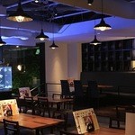 カステルモーラ - 夜の店内