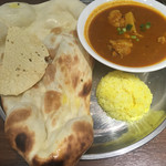 インド料理 ムンバイ - ランチカレーセット
            ナン食べ放題¥920