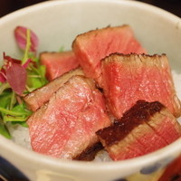 にくの匠 三芳 - 最上級の肉を使ったステーキ丼