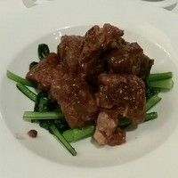 中国料理 皇家龍鳳 - ポークスペアリブのトーチ蒸し　野菜添え