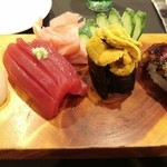 やよい寿司 - おまかせ4貫(ほたて　本まぐろ　うに　うなぎ)
