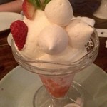 Ata - 2016/3_苺のパフェ