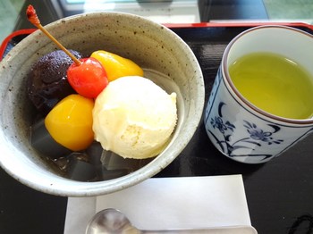 白松がモナカ本舗 大学病院前店 - 北四番丁（和菓子）の写真