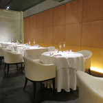 ライラ - スタイリッシュな店内1