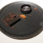 ライラ - リキッド・キャラメル、黒塩と林檎のピューレで1