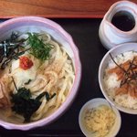 Jikasei Komeya No Udon - 【初訪問】冷・赤ぶっかけ（大）、いなりご飯