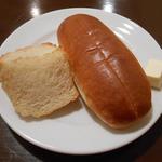 阪南洋風食堂クゥクゥ - ランチ：スペシャル　熱々のパン２種