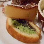 阪南洋風食堂クゥクゥ - ランチ：スペシャル　デザート盛合せ　チーズケーキ　和風抹茶と餡のケーキ