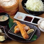 キムカツ - 料理写真:キムカツハーフ(1/2)と大海老フライ膳